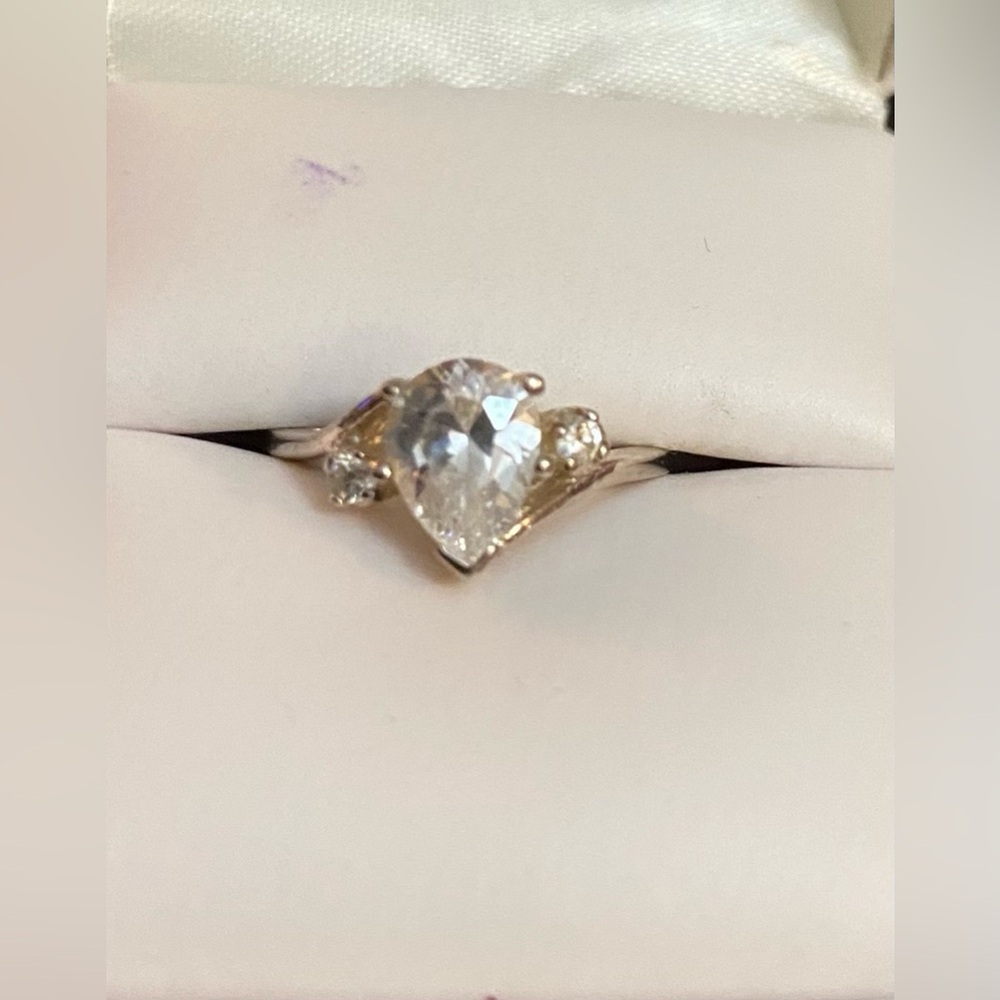 Vintage 925 Sterling Silver Cubic Zirconia ring